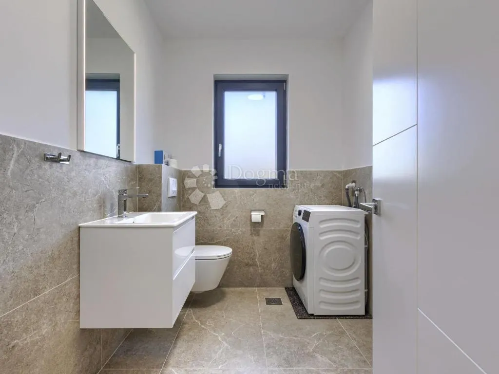 poreč - luksuzna vila s bazenom, wellnessom i 3 spavaće sobe - slika 13
