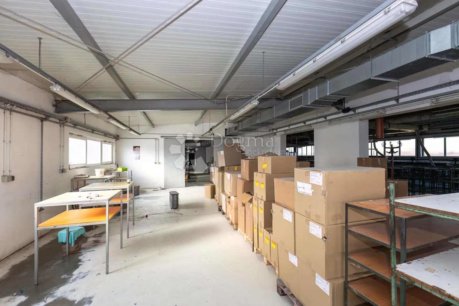 prodaje se poslovna zgrada – 1572 m² + dvorište 1236 m² - slika 10