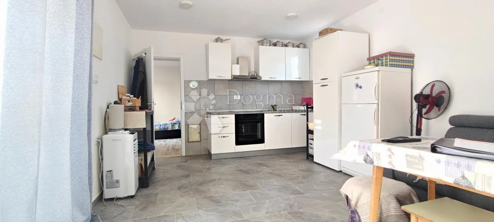 top samostojeća kuća s 3 apartmana (300m od mora), povljana - slika 17