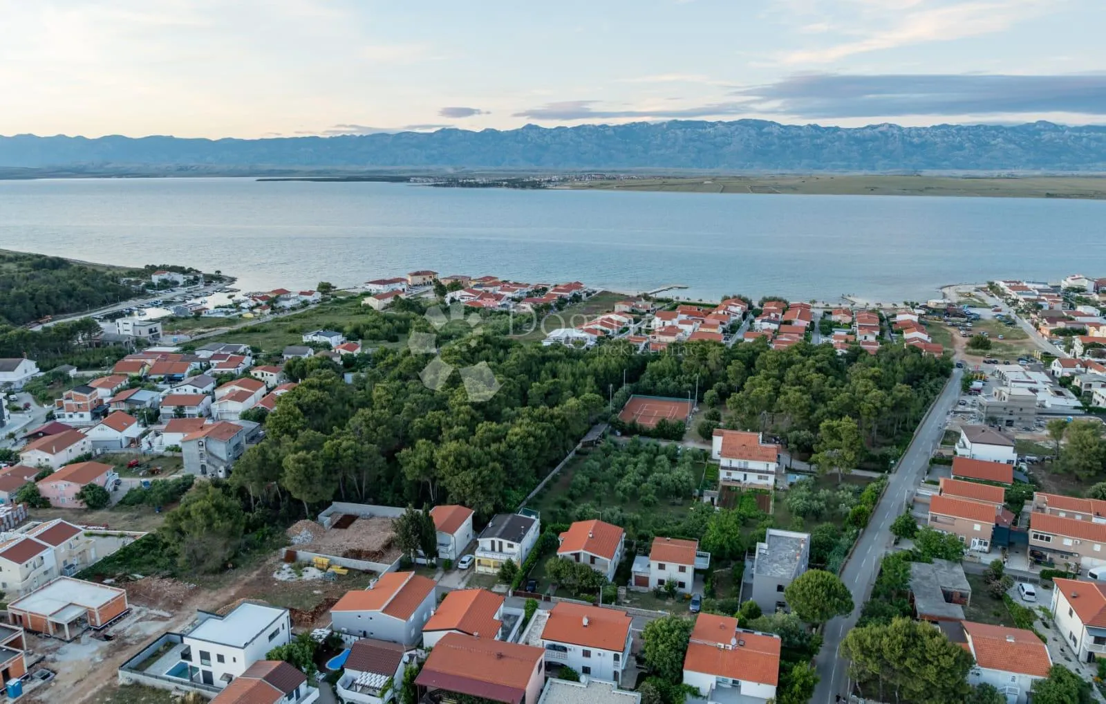 tri apartmana s bazenom - slika 84