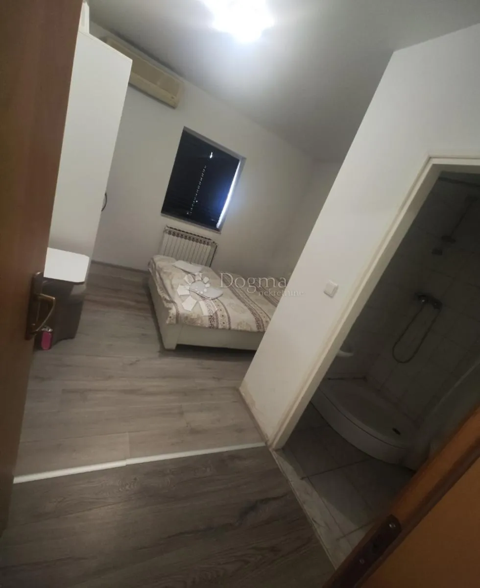 hotel na zlatnoj lokaciji - slika 34