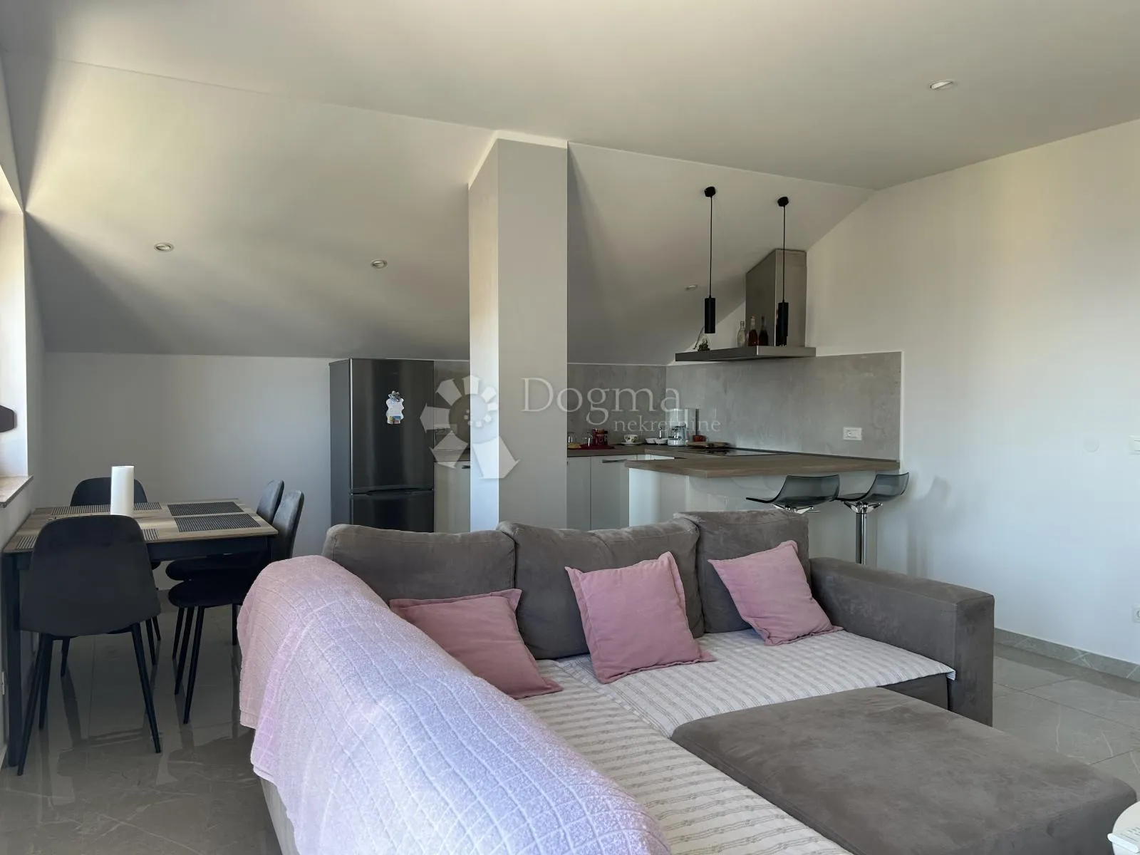 srdoči – 3s+db, etaža kuće, pogled more, balkon - slika 2