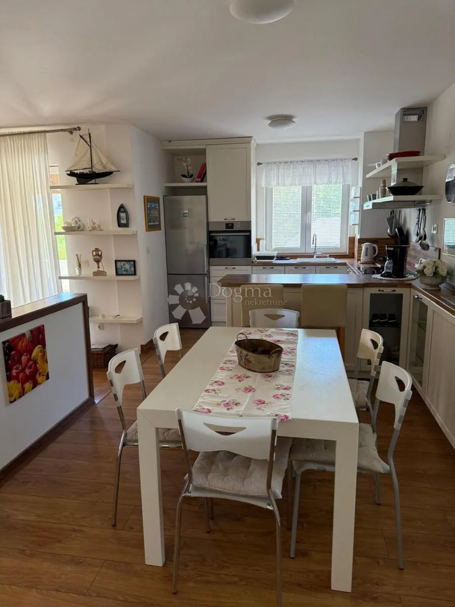 kuća na pagu s velikim dvorištem - 310m2 - slika 9