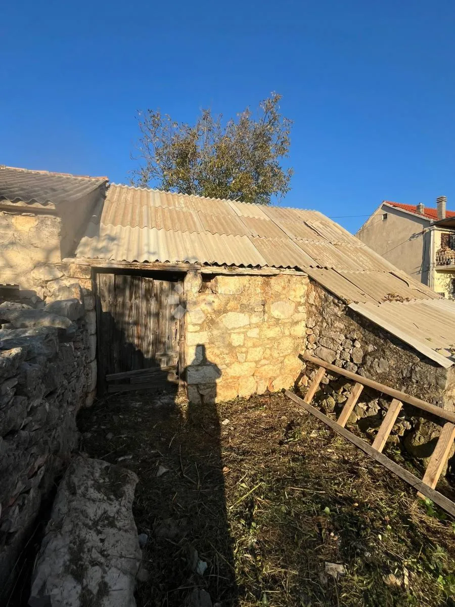 kuca u dubravi pored sibenika - slika 6