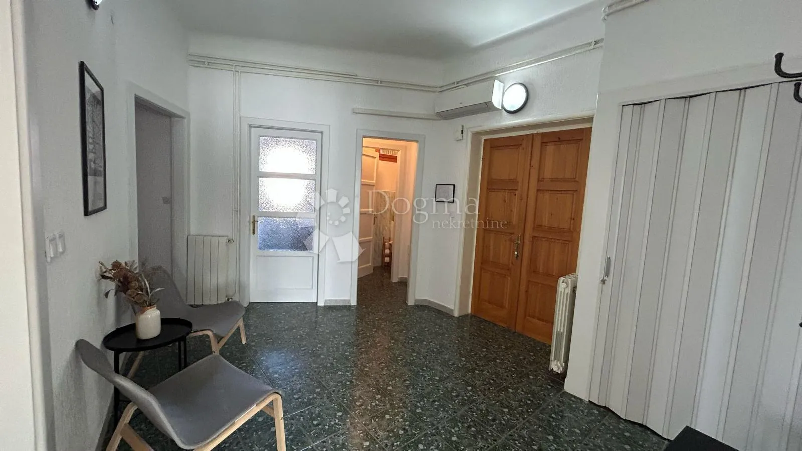 prostrani stan u centru s panoramskim pogledom na grad - 2 terase! - slika 14