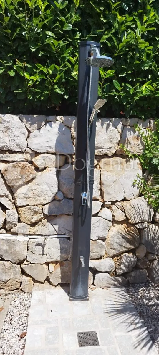 grad krk - apartman s velikom okućnicom - slika 2
