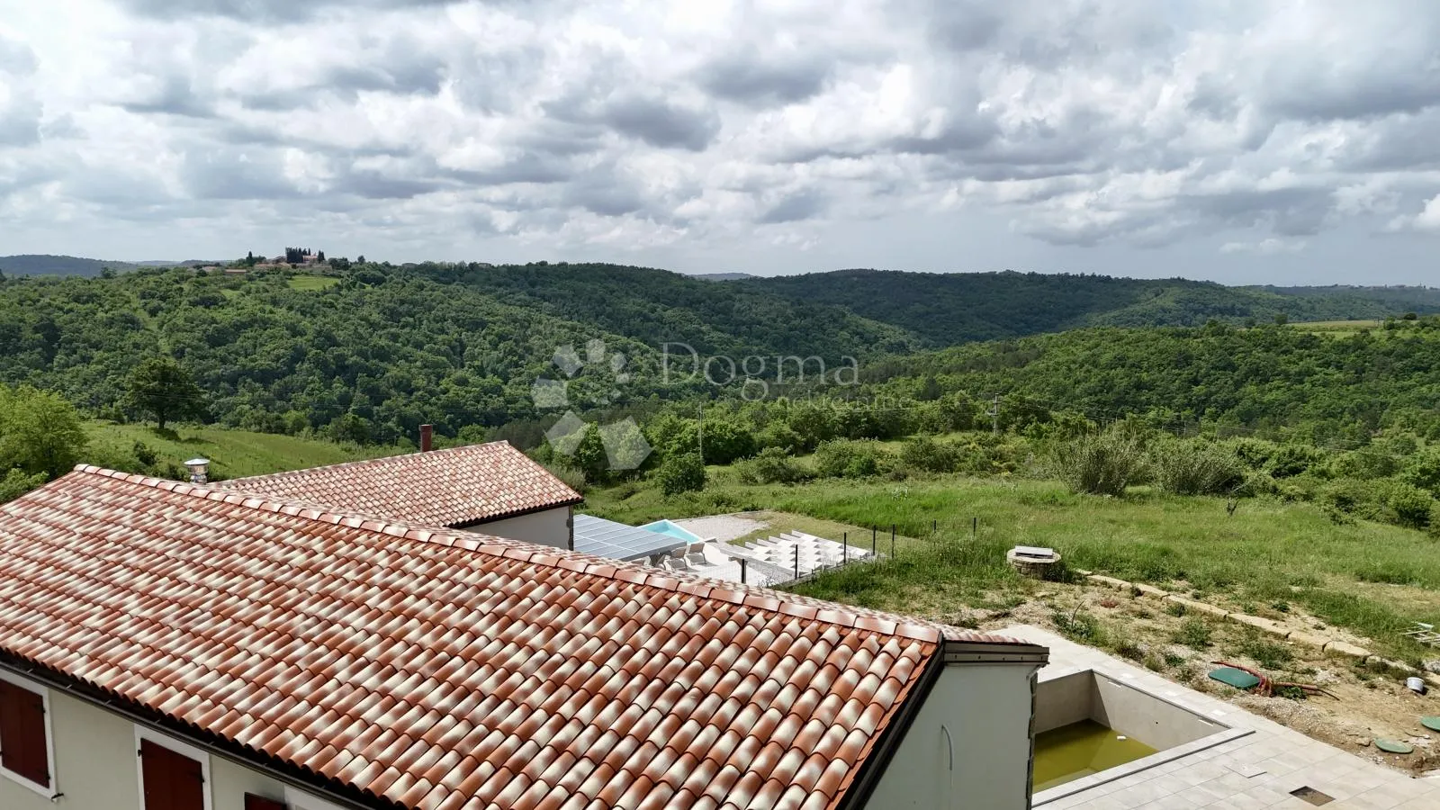 predivna kamena kuća s bazenom i pogledom na more - slika 8
