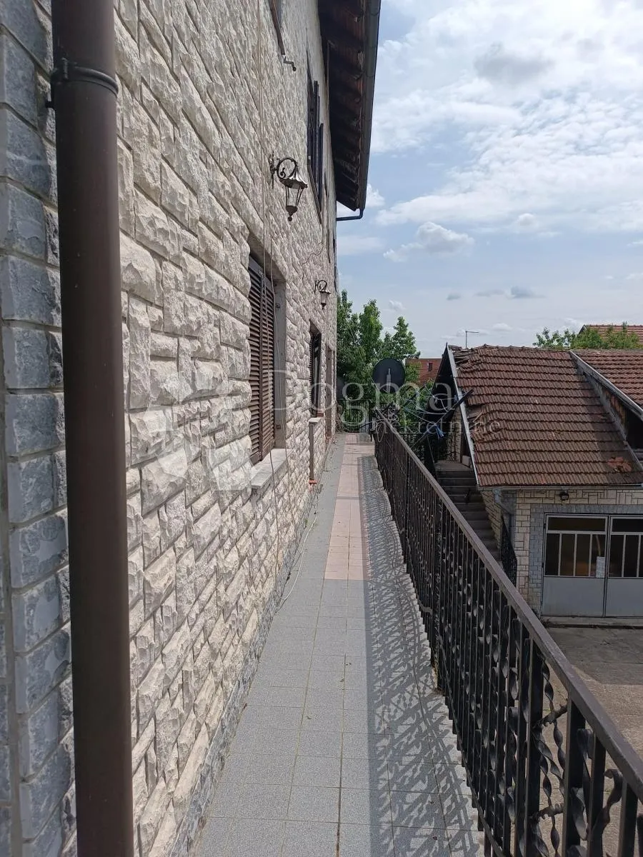 kuća sa radnike ili starački dom - slika 5