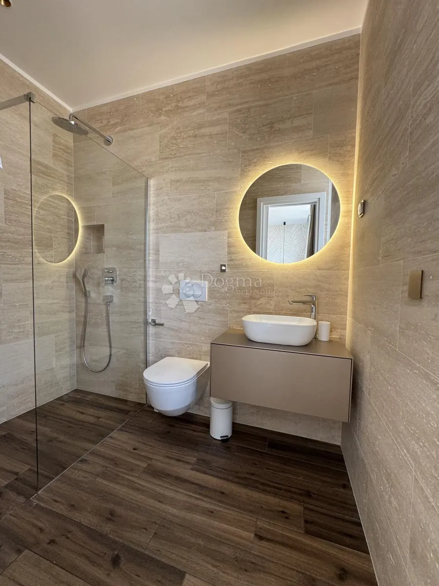obalna rezidencija iznad standarda – moderna vila prve linije - slika 25