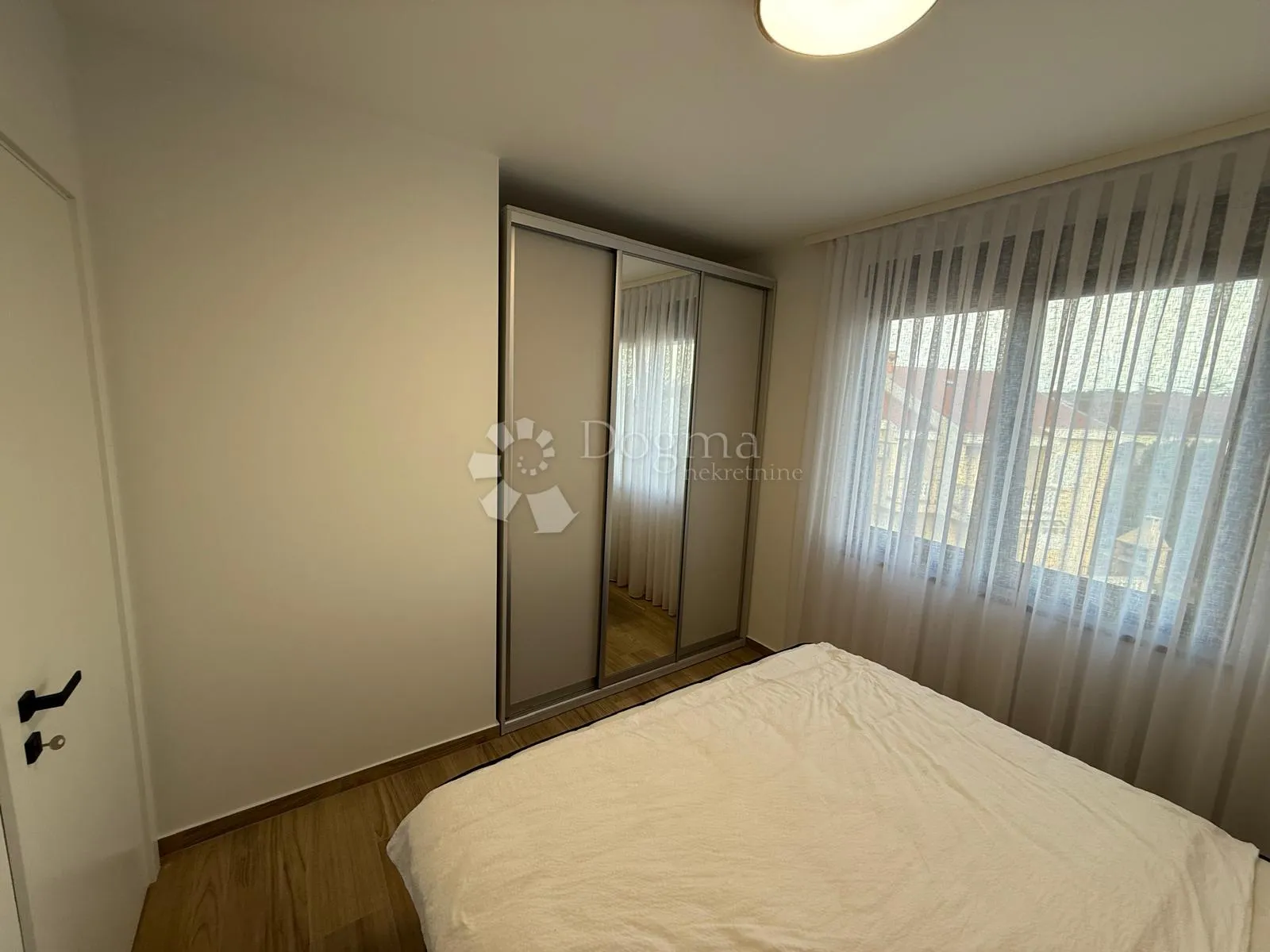 luksuzan namješten penthouse s pogledom na more - slika 22