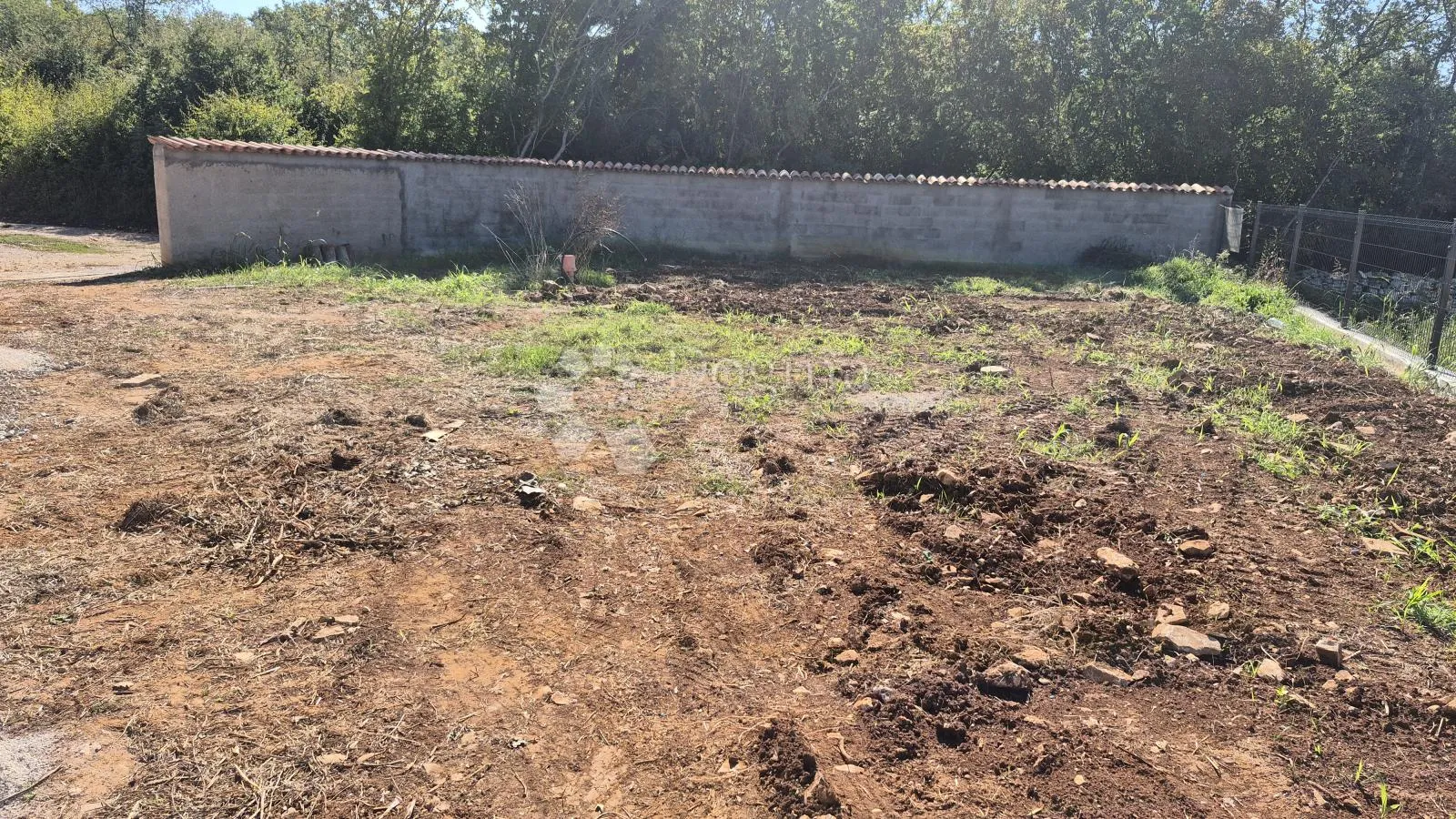 ograđeno poljoprivredno zemljište 476 m2 - slika 8
