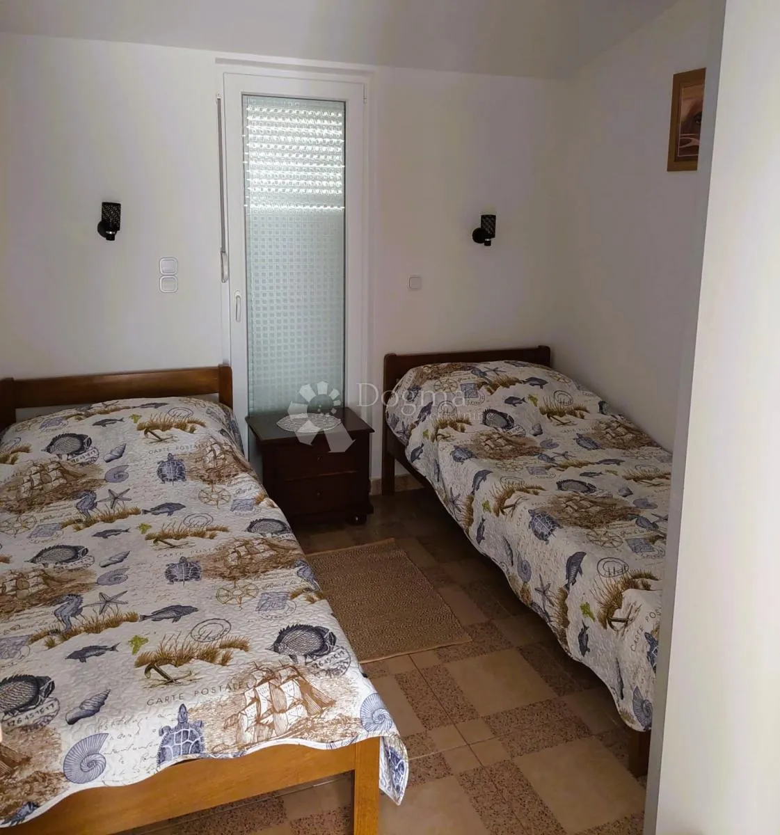 potpuno namještena kuća s tri apartmana - slika 5