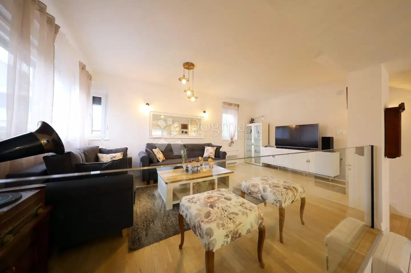 dvoetažni penthouse iz snova - krovna terasa i bazen - slika 6