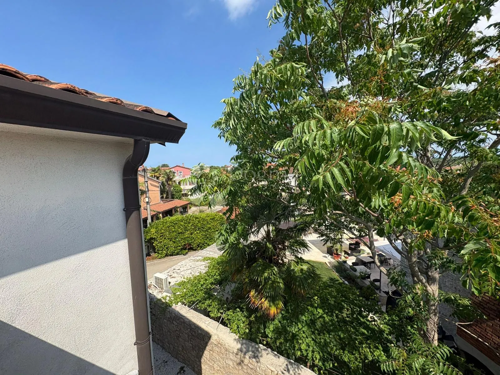 funtana!prilika!uhodana apartmanska kuća na parceli sa velikim potencijalom! - slika 58