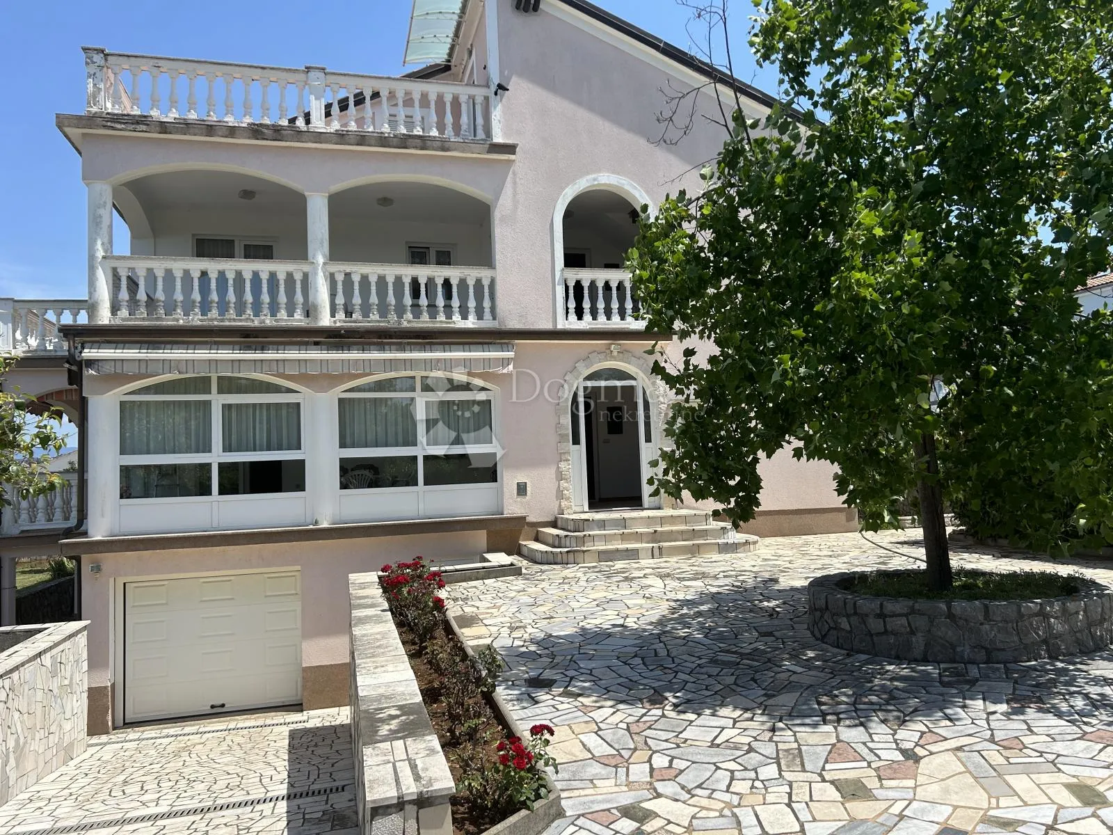 otok krk-kuća s tri stambene jedinice i garažom - slika 24