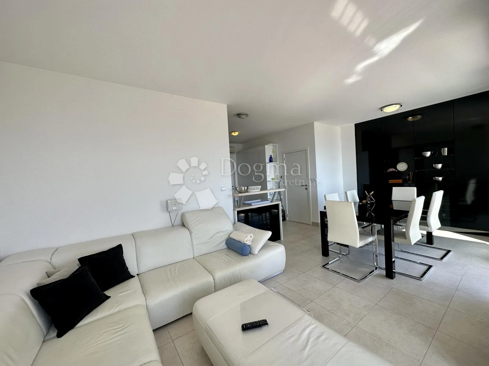 prilika! penthouse sa panormaskim pogledom i bazenom crikvenica - slika 5