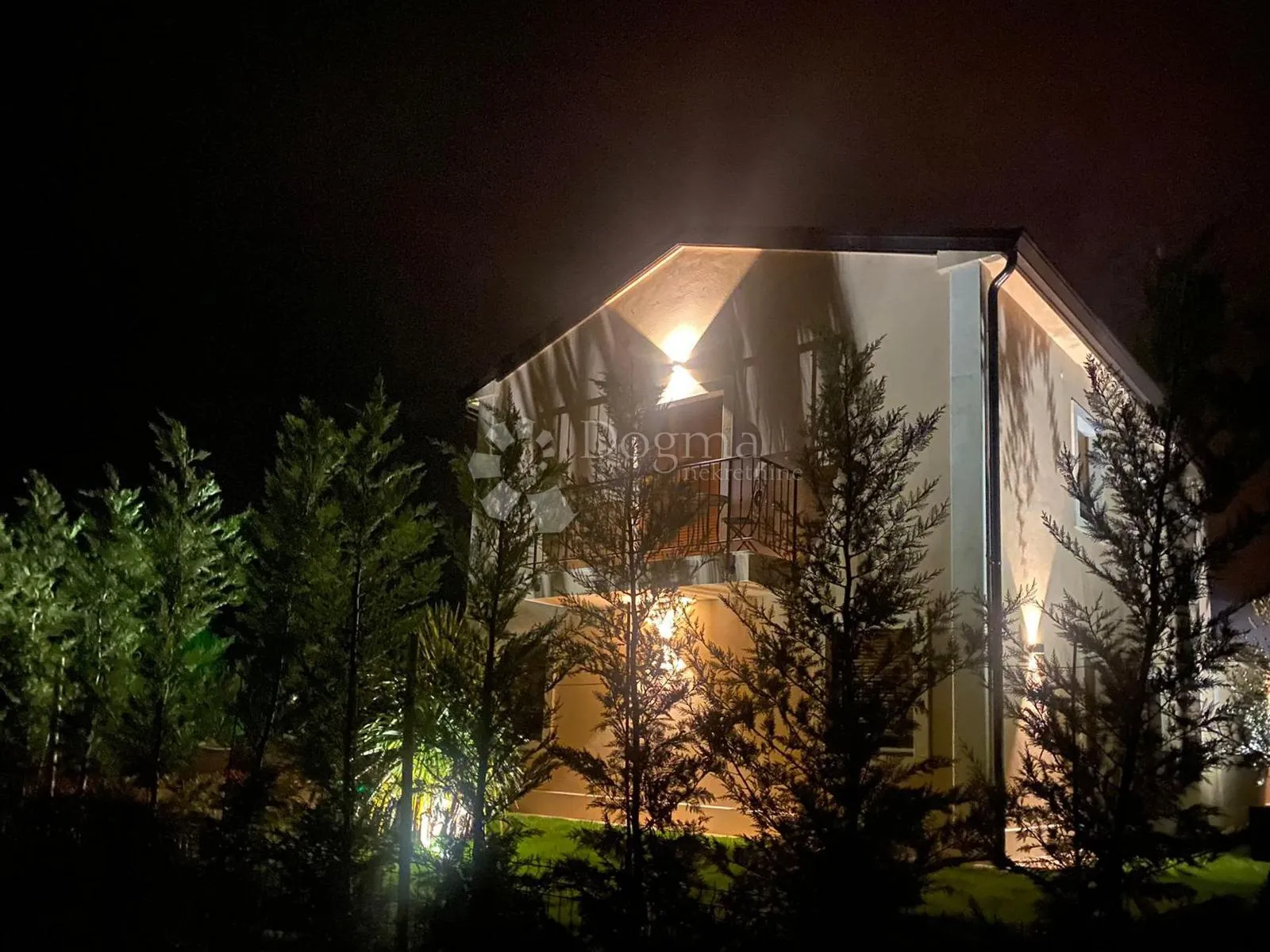 atraktivna vila 600 metara od mora - slika 47