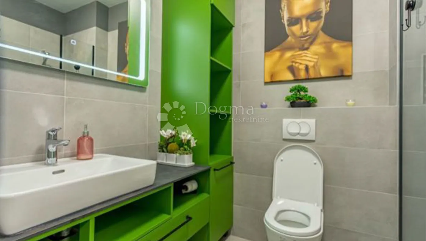ekskluzivan stan s jacuzzijem i terasom – žnjan, split - slika 11