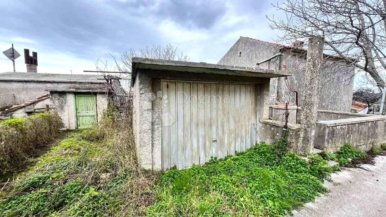 lijepa dvojna kuća za renovaciju s pogledom na more, okolica labina - slika 6