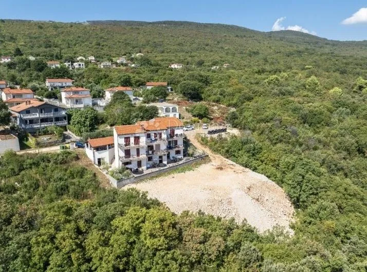 zemljište sa građevinskom dozvolom i pogledom na more - slika 3
