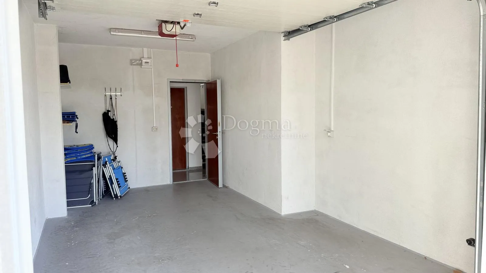 penthouse u baškoj vodi – dvoetažni, kompletno namješten - slika 45