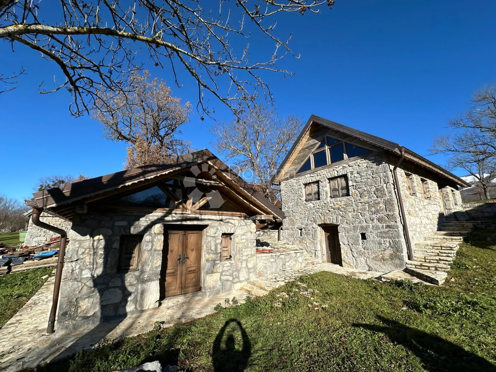 difuzni hotel autohtone kamene kuće 10+1 - slika 32