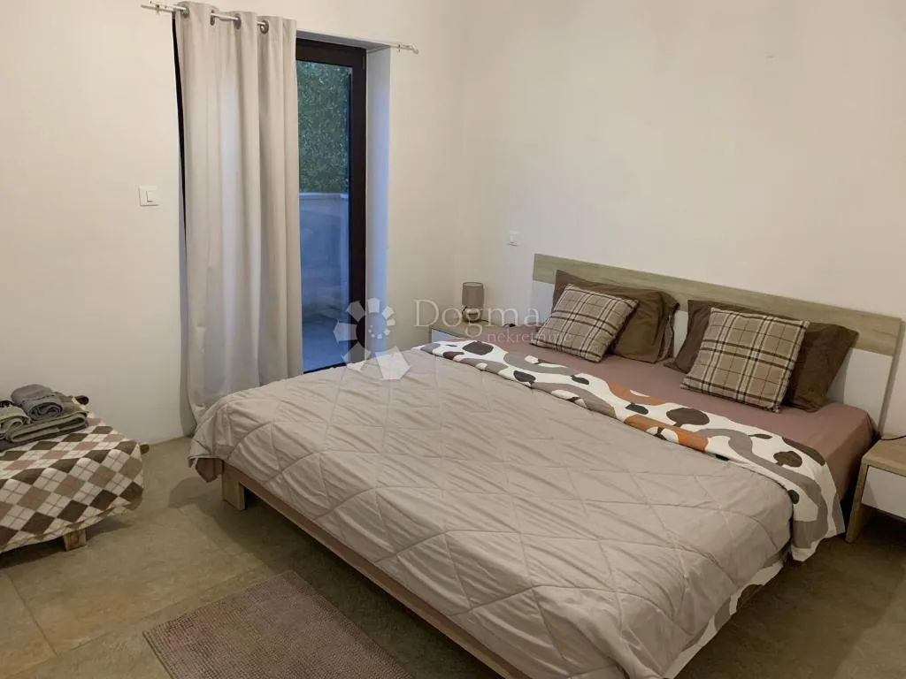 funtana!prilika!uhodana apartmanska kuća na parceli sa velikim potencijalom! - slika 55