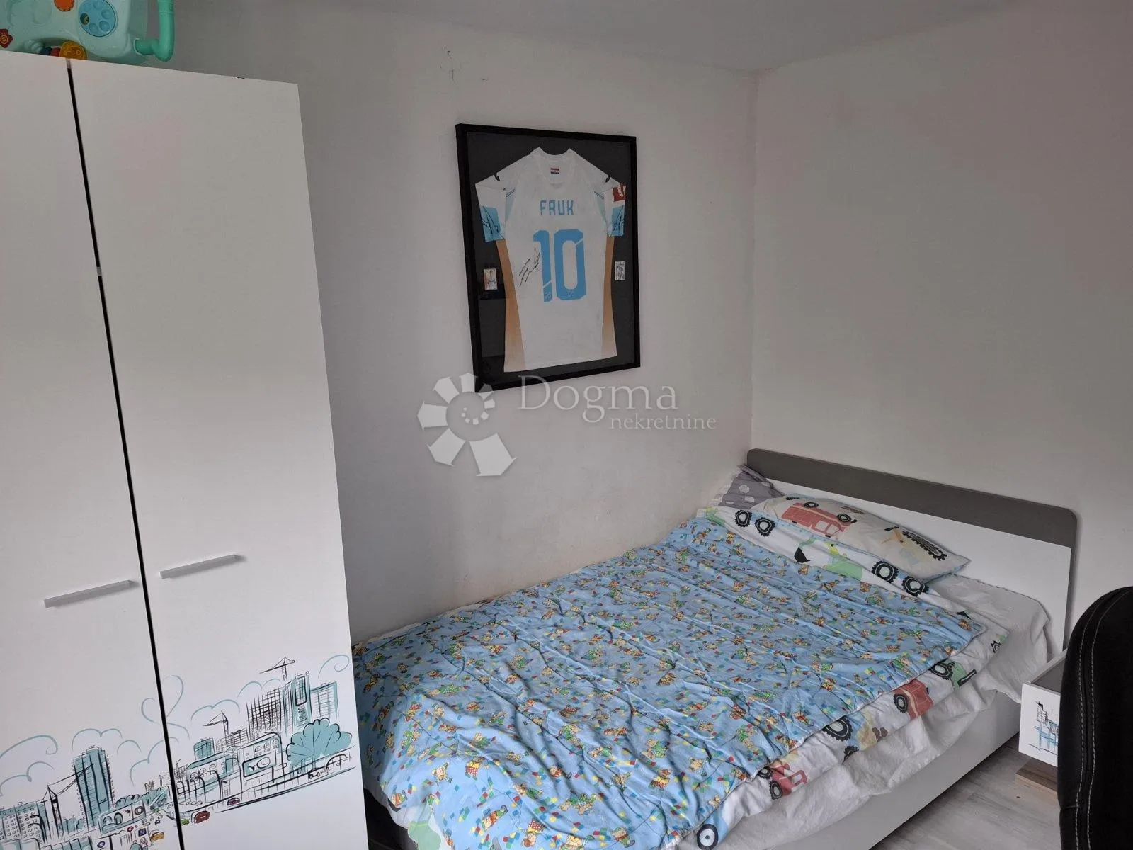 dvosoban stan na odličnoj lokaciji - slika 7
