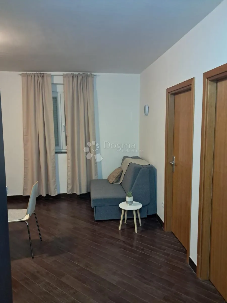 novi nekorišten apartman 200m od mora - slika 2