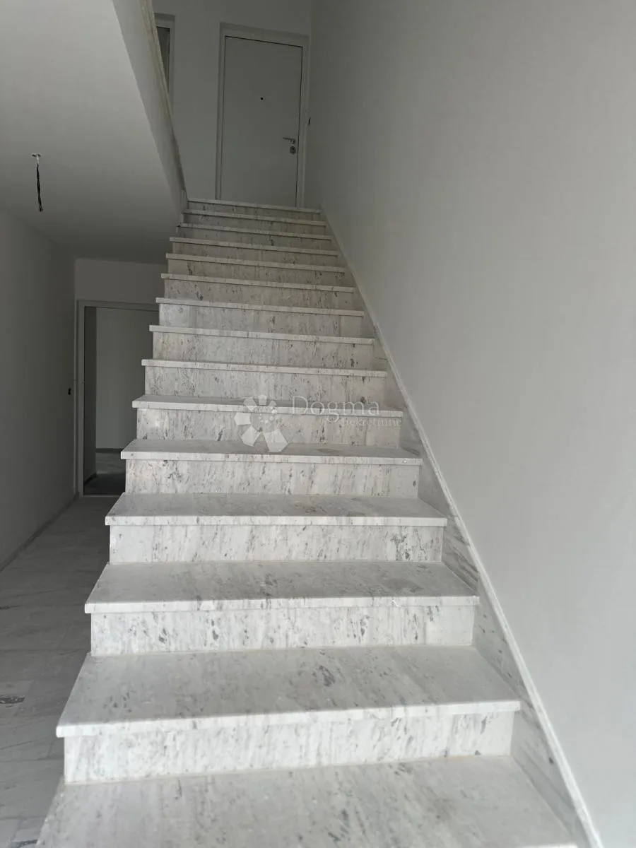 moderna novogradnja 70m od mora - slika 10