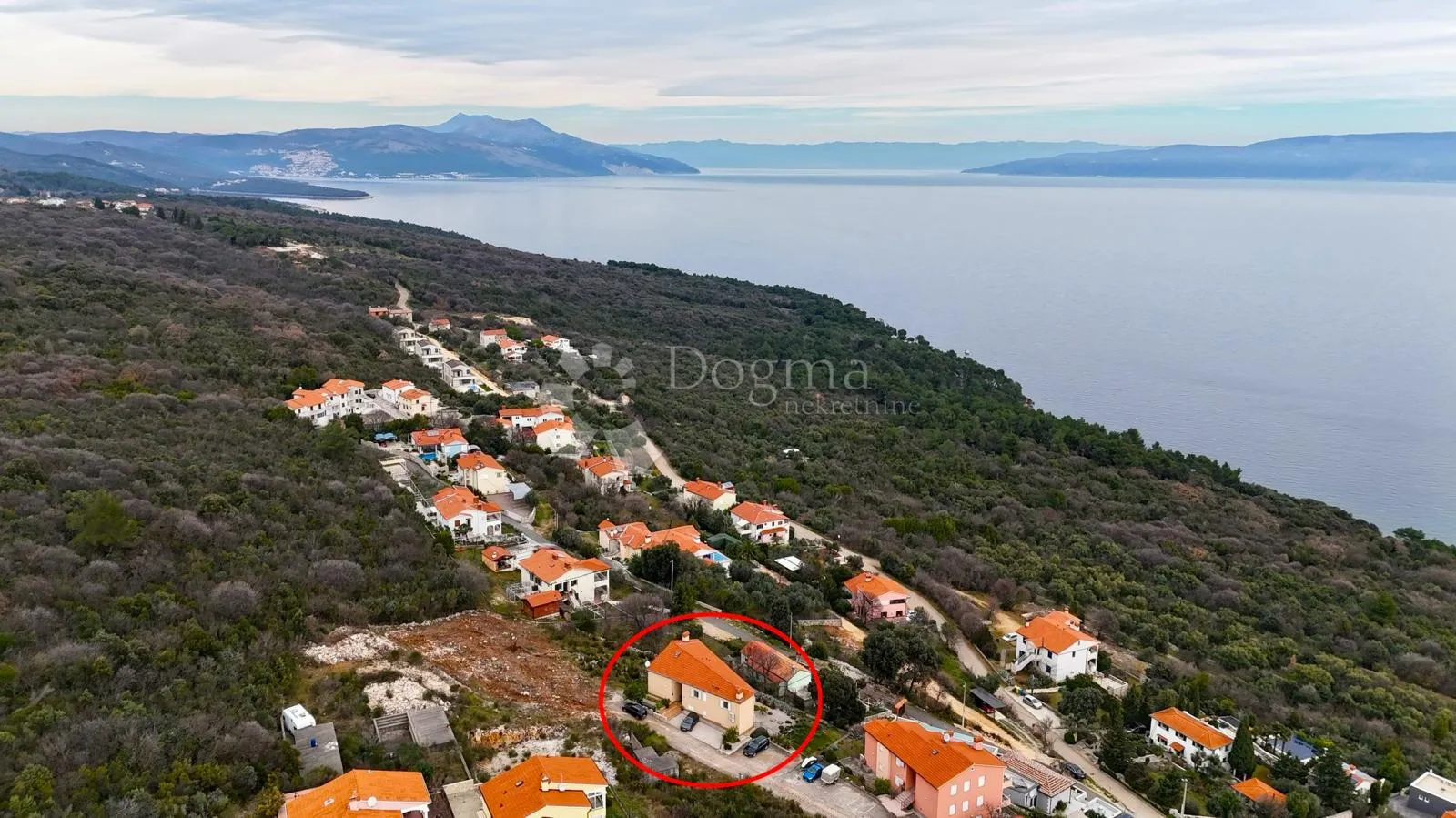 kuća sa 4 stana-pogled more i građevinska parcela - slika 58