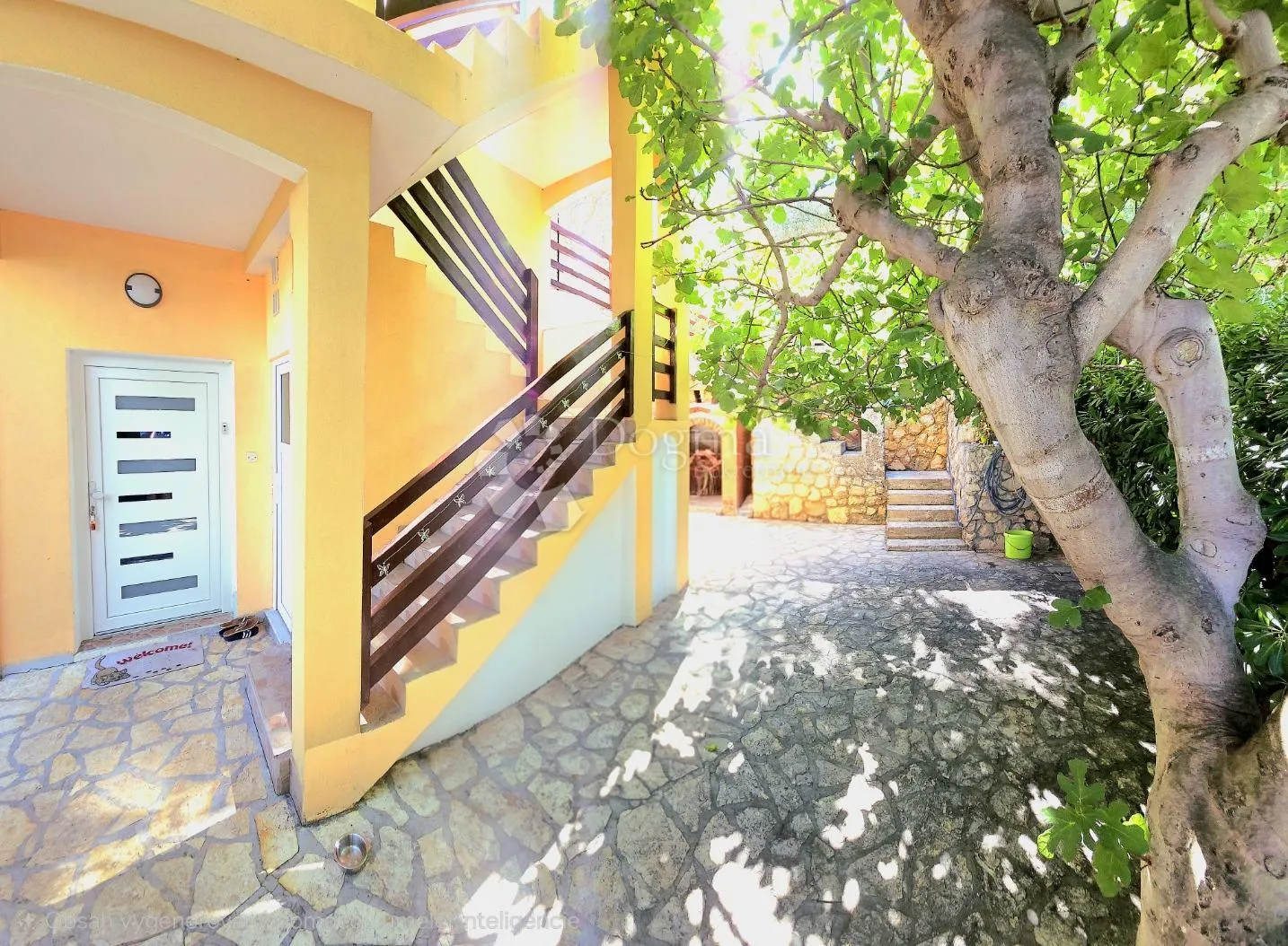 otok pag kuća sa 4 apartmana - slika 13