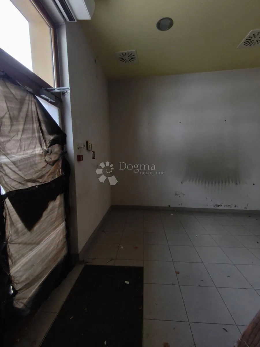 donji grad: poslovni prostor s velikim izlozima! - slika 7