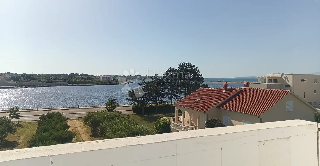 ždrijac prvi red do mora s bazenom - slika 7