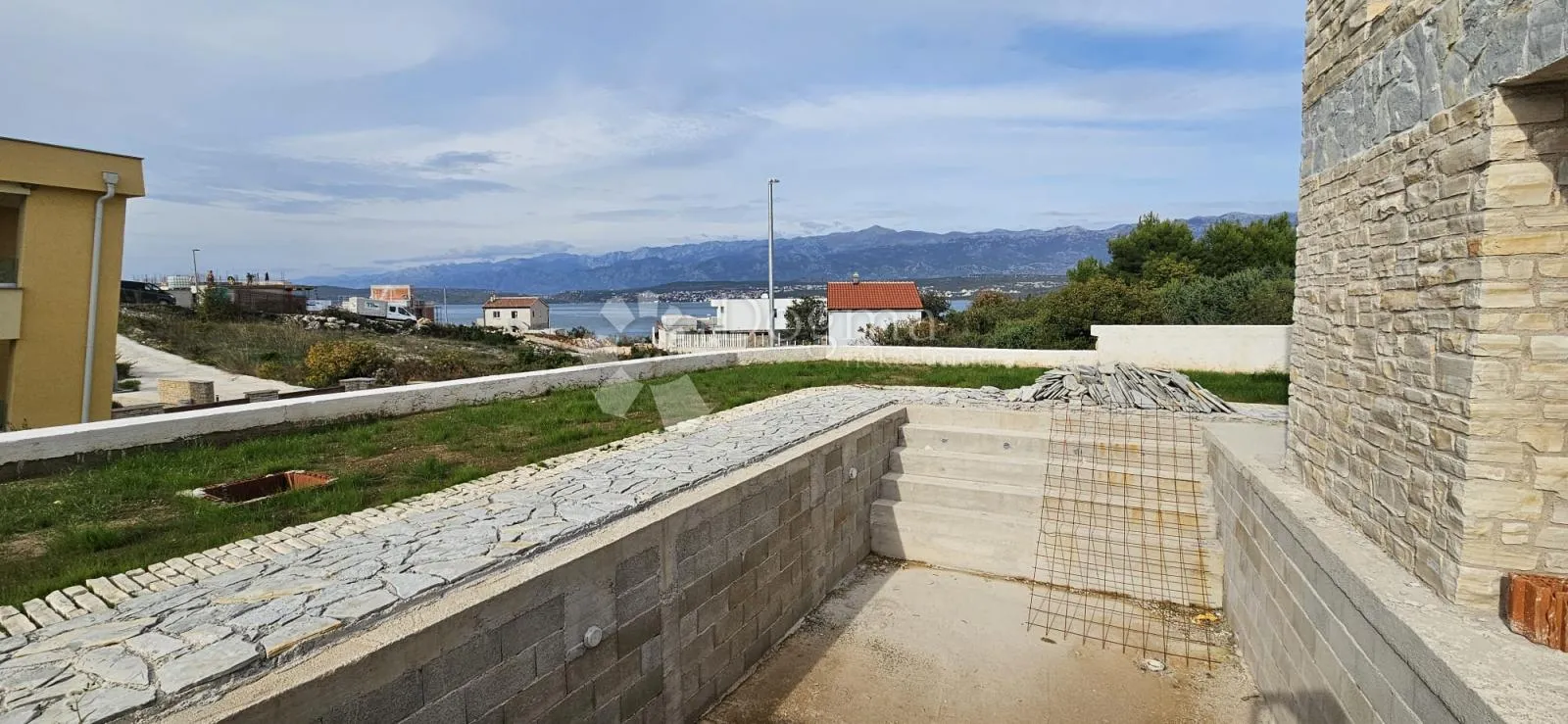 kamena kuća s bazenom i pogledom na more - slika 8