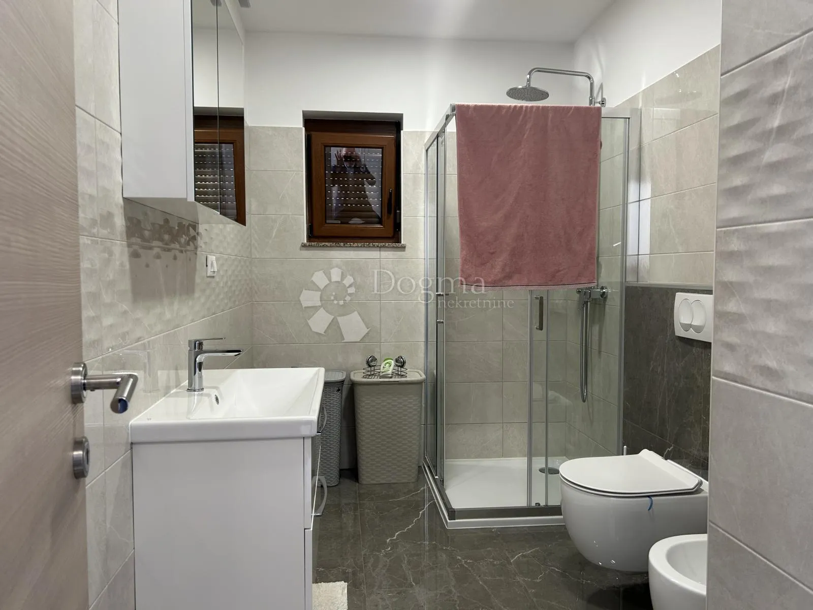 srdoči – 3s+db, etaža kuće, pogled more, balkon - slika 7