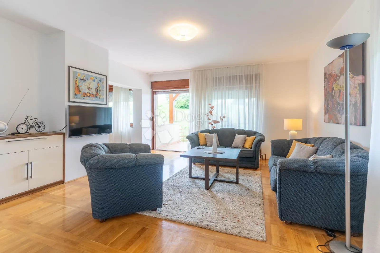 vila s bazenom i velikom okućnicom – brezovica - slika 4