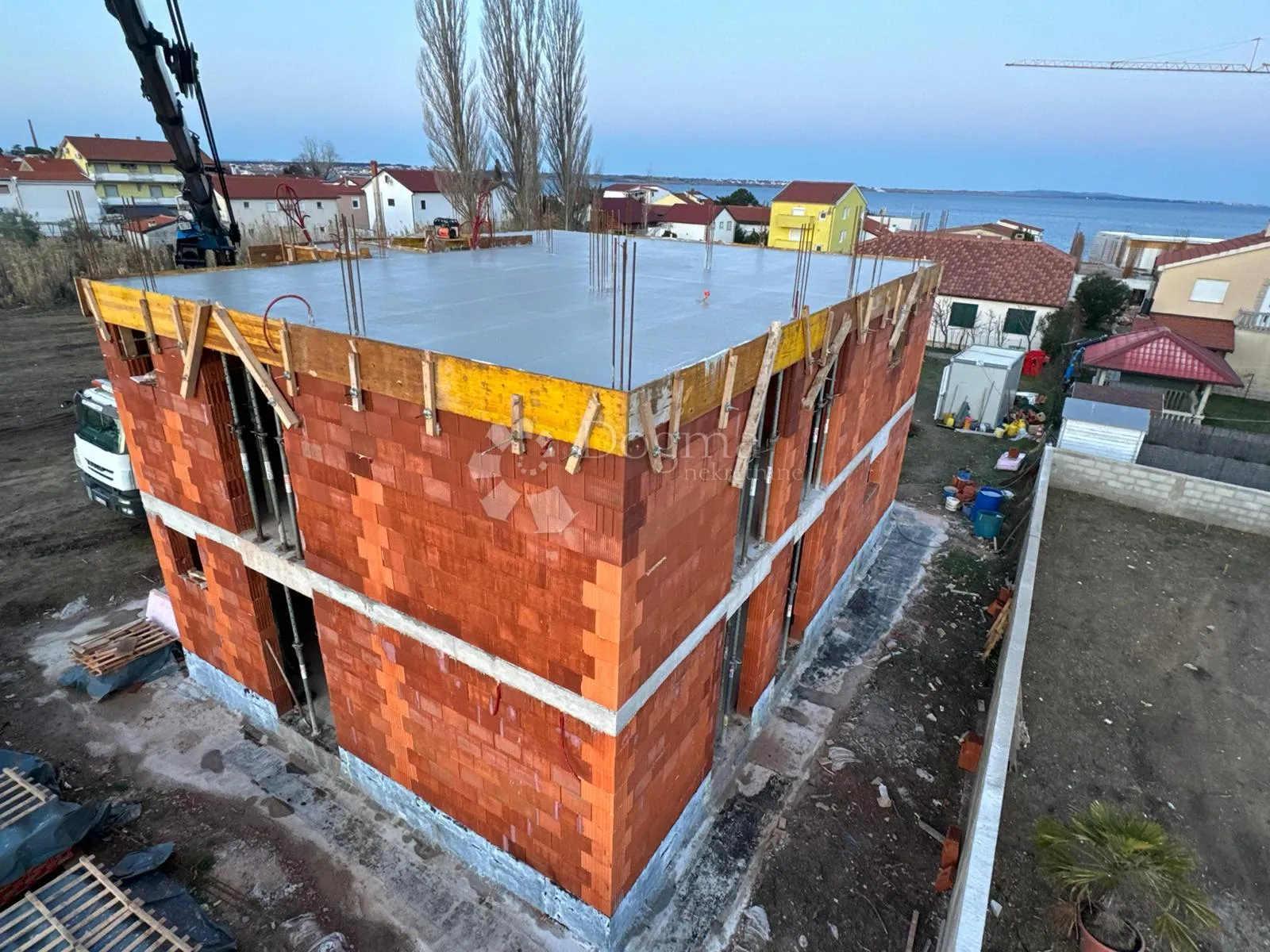 vrsi - luksuzni trosobni apartman 100m od mora, potkrovlje - slika 9