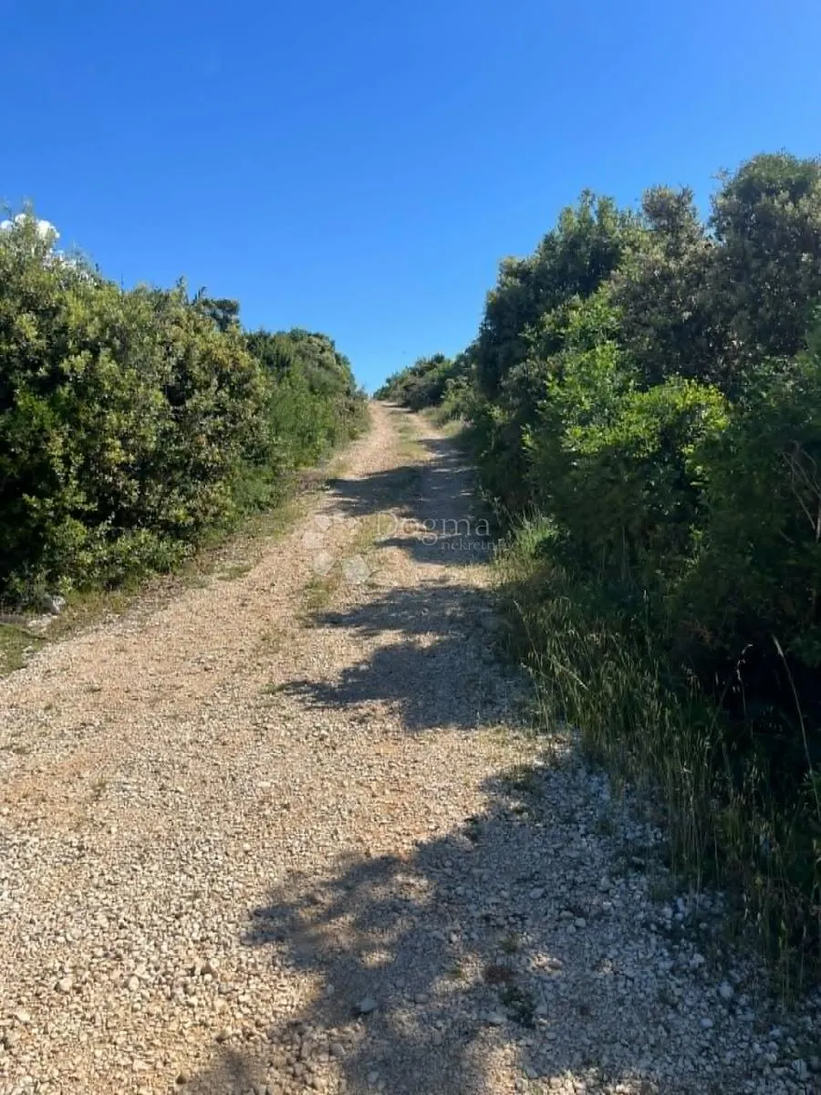 mandre - građevinsko zemljište turističke namjene - 300 m od mora - slika 2