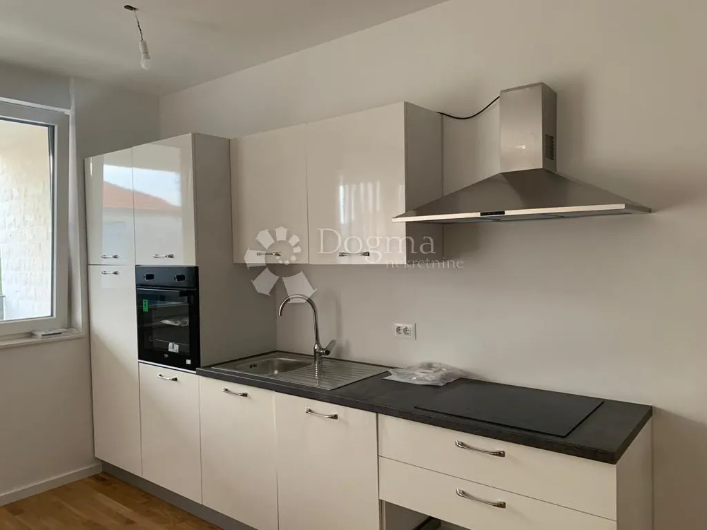 vodice-novogradnja sa garažom, 143m2 - slika 18
