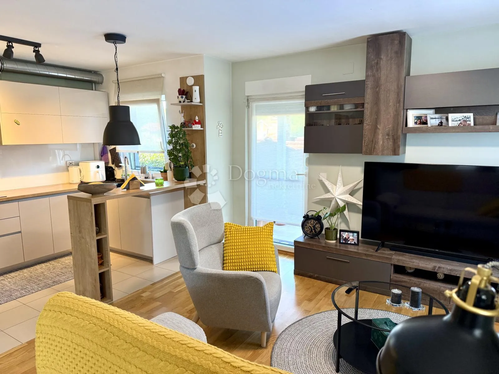 velika gorica, kuća 190 m2 s bazenom, prilika! - slika 3