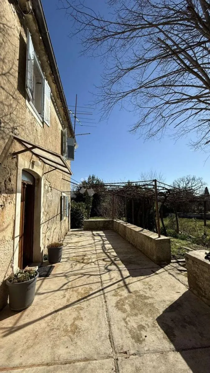 prekrasna kamena kuća sa prostranom okućnicom u srcu mjesta - slika 25