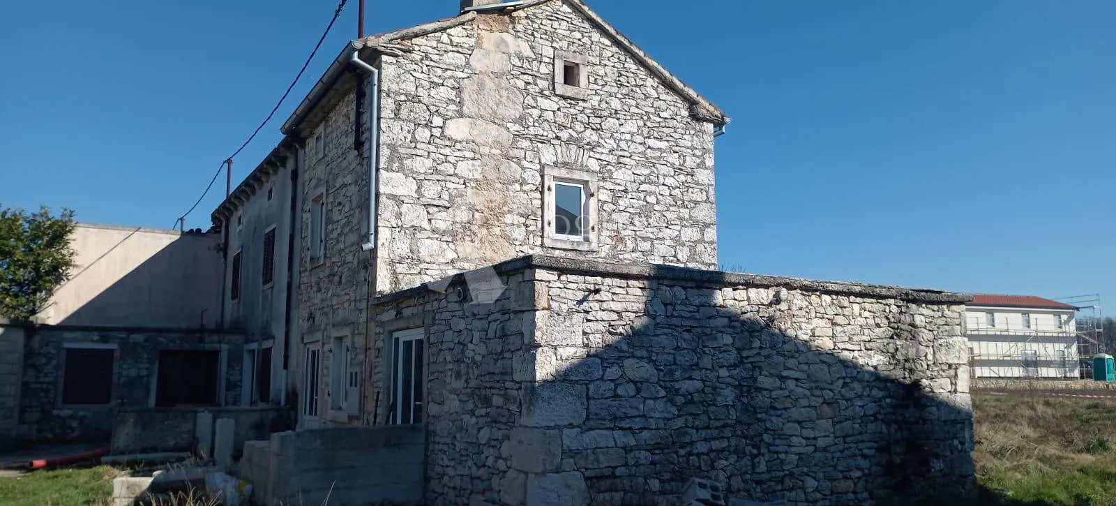 istarska kamena kuća s velikim potencijalom i idejnim projektom – barban - slika 12