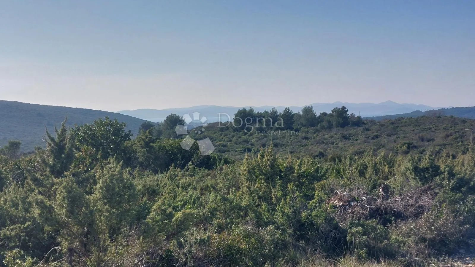 Građevinsko zemljište na mirnoj lokaciji sa pogledom na more - Debeljak, Sukošan