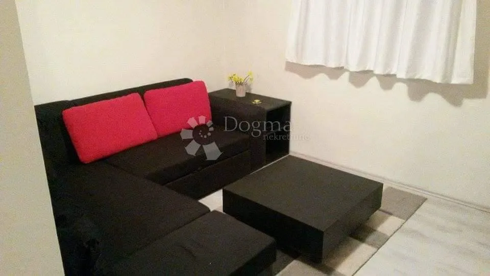 kuća s dva stana i 8300 m² građevinskog zemljišta - slika 19