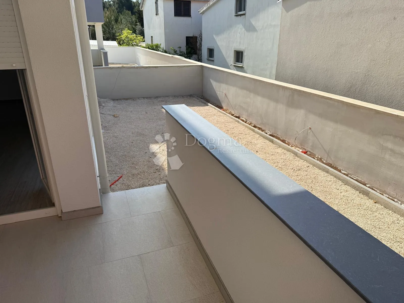 stan u prizemlju novogradnje 92m2, sa dvorištem 95m2, na otoku viru - slika 19