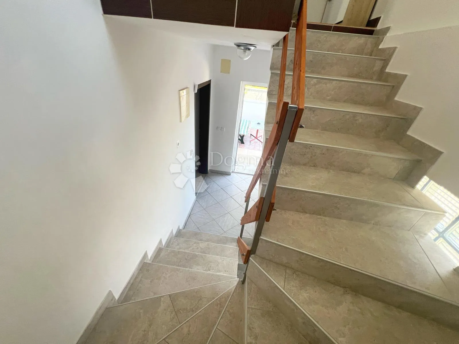 spuštena cijena!!!fažana, okolica! lijepa kuća sa dva stana - slika 10