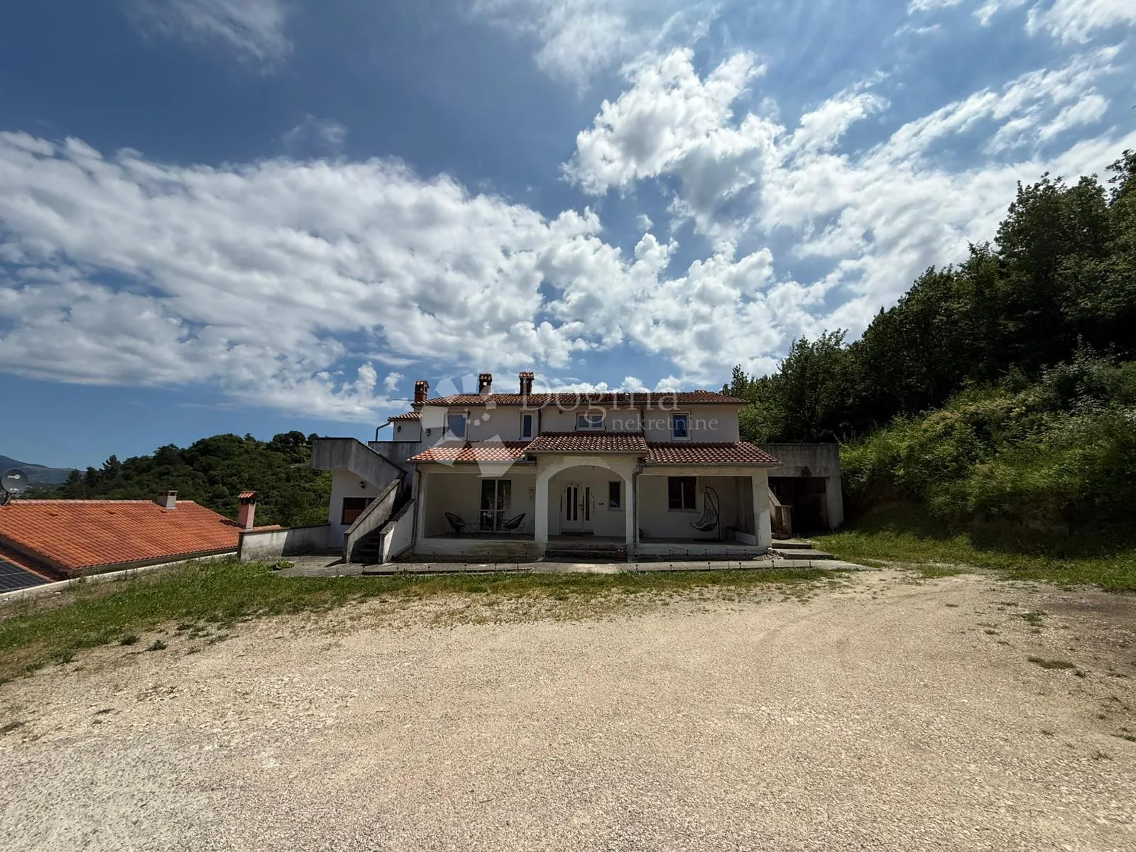 labin,kuća sa 3 stambene jedinice,istarskom konobom, nedaleko centra - slika 24