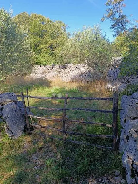 predivna građevinska parcela u malinskoj - slika 1