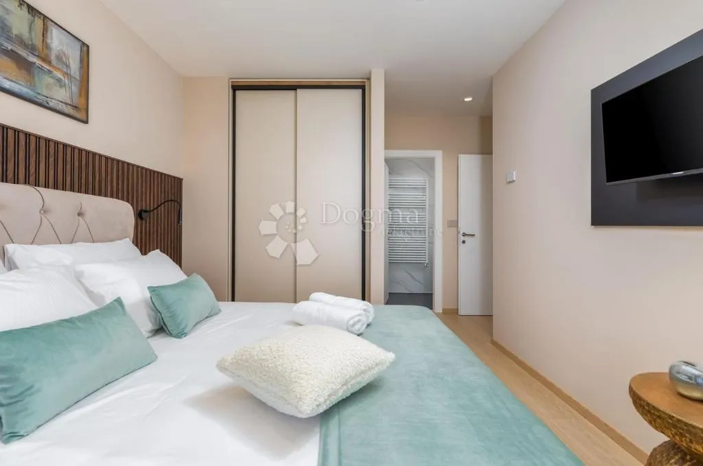 luksuzna villa s pogledom na more za hedoniste, link za 3d turu u opisu - slika 7